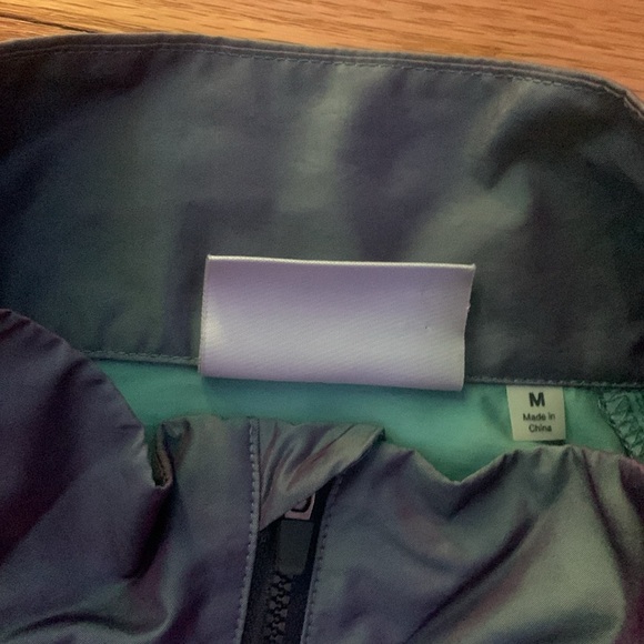 Essential Jacket - Picture 2 of 4